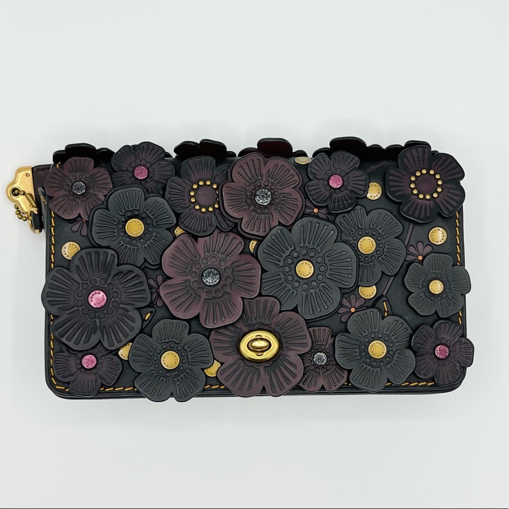 Coach 1941 Dinky with tea rose.